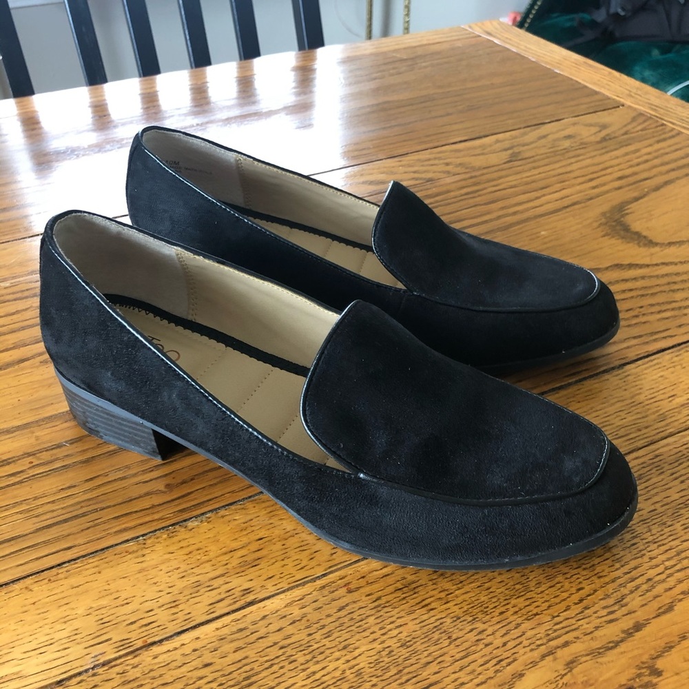 Me Too Black Suede Small Heel Shoes